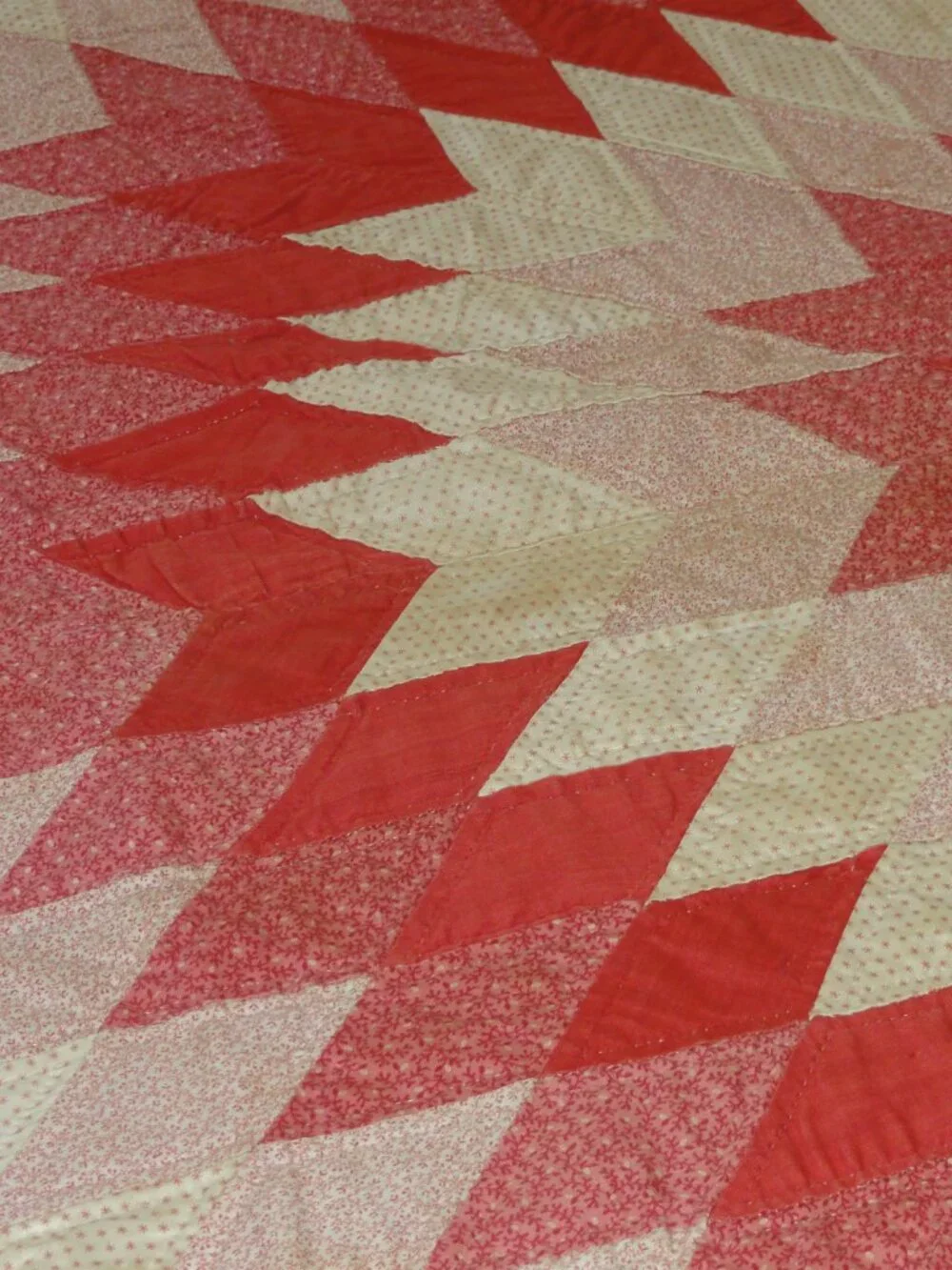 Vintage Red, White Patterned Quilt VERY GOOD CONDITION!